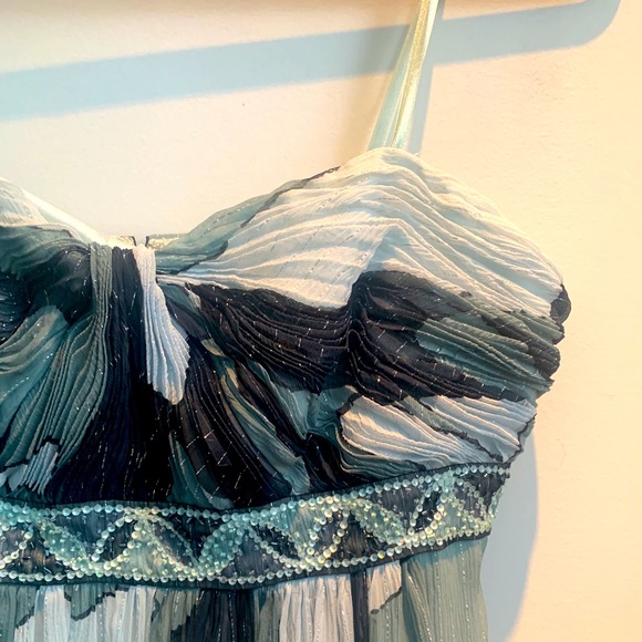 Gorgeous Full long Dress - Picture 3 of 5